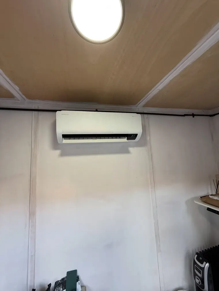 Air conditioning unit fitted in a garden room