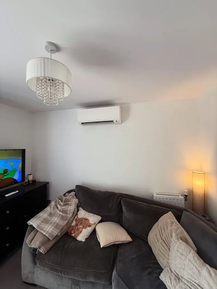 Air conditioning unit fitted in a furnished living room